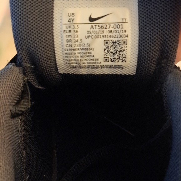 Nike Shoes 4Y - Picture 8 of 10